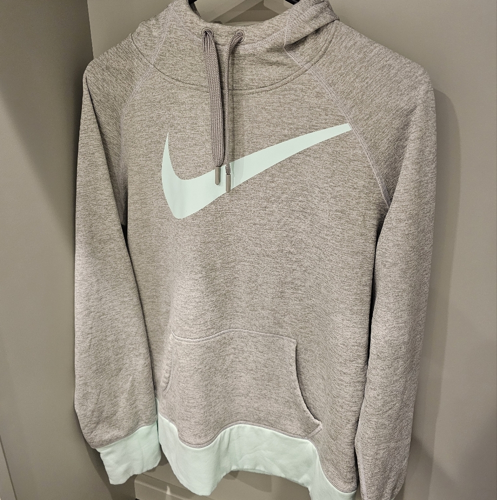 Women's large therma fit Nike hoodie